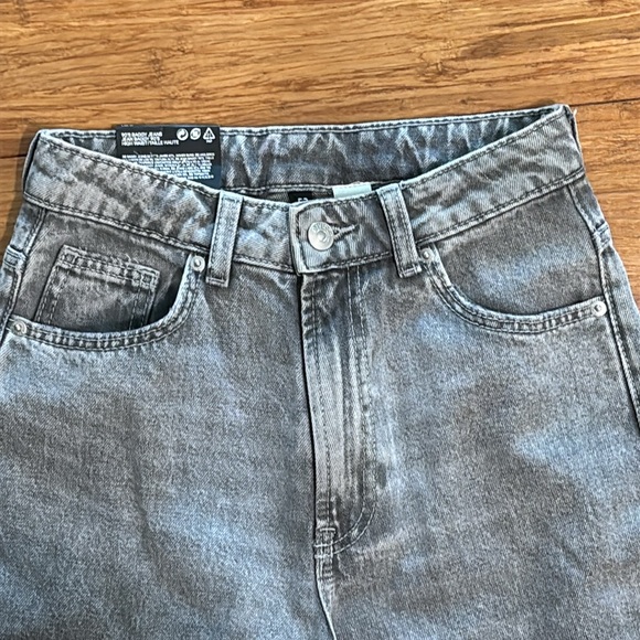 NWT H&M Divided 90’s Baggy Jeans – Distressed High Waist – Size 0 (EUR 32) - Picture 3 of 9